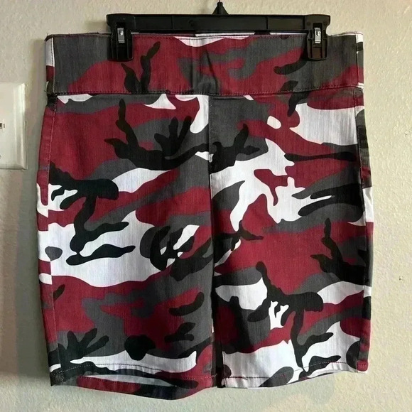 Almost Famous shorts - Picture 1 of 2